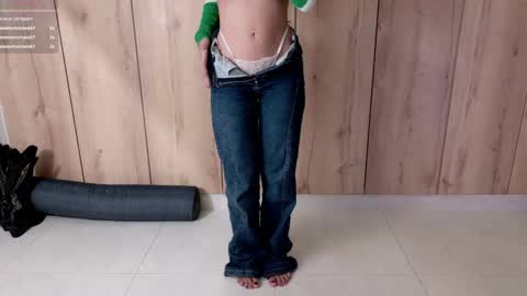 Snapshot of sweett_petite chatting on 02-10-25, 11:34 online show from 02-10-25, 11:34