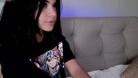 Snapshot of sweett_petite chatting on 02-11-25, 04:24 online show from 02-11-25, 04:24