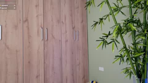 Snapshot of sweett_petite chatting on 02-17-25, 04:26 online show from 02-17-25, 04:26