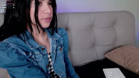 Snapshot of sweett_petite chatting on 02-18-25, 08:03 online show from 02-18-25, 08:03