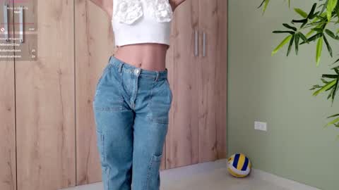 Snapshot of sweett_petite chatting on 02-18-25, 11:08 online show from 02-18-25, 11:08