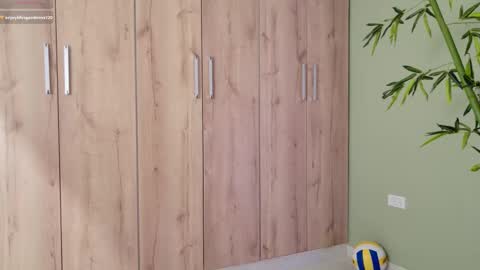 Snapshot of sweett_petite chatting on 02-25-25, 07:25 online show from 02-25-25, 07:25