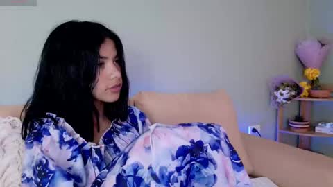 Snapshot of sweett_petite chatting on 03-10-25, 05:07 online show from 03-10-25, 05:07