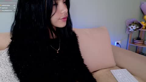 Snapshot of sweett_petite chatting on 03-11-25, 07:58 online show from 03-11-25, 07:58