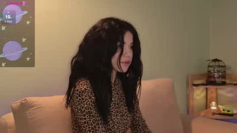Snapshot of sweett_petite chatting on 03-27-26, 02:06 online show from 03-27-26, 02:06