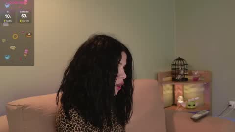 Snapshot of sweett_petite chatting on 04-28-26, 01:27 online show from 04-28-26, 01:27