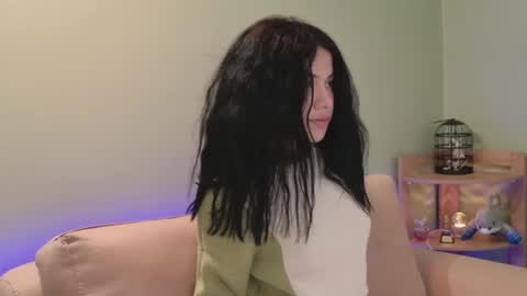 Snapshot of sweett_petite chatting on 07-24-26, 01:31 online show from 07-24-26, 01:31