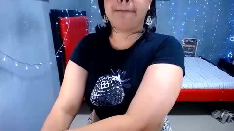 Snapshot of sweettei chatting on 11-29-25, 11:13 Me llamo Tara online show from 11-29-25, 11:13