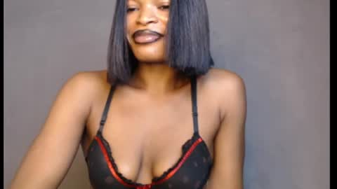 Snapshot of sweetxxboobsx chatting on 06-25-26, 09:03 sweetxxboobsx online show from 06-25-26, 09:03