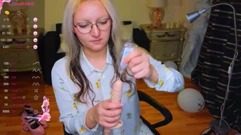 Hot Candy online show from 11-09-25, 11:30