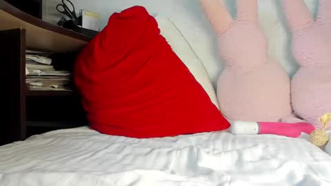 Mia online show from 02-04-25, 08:59