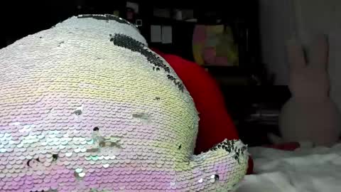 Mia online show from 06-06-26, 01:54