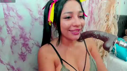Snapshot of sweetyblowjob19 chatting on 07-18-26, 10:52 Lina online show from 07-18-26, 10:52