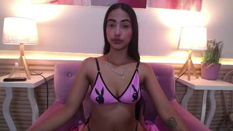 Snapshot of sweetylally chatting on 06-08-26, 11:54 LAURA online show from 06-08-26, 11:54