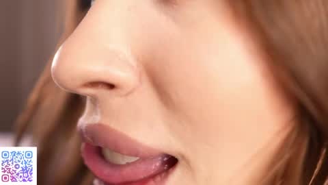 Snapshot of sweetymolli chatting on 05-14-26, 04:25 Molly online show from 05-14-26, 04:25
