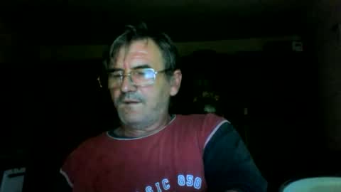 Snapshot of swergiu333 chatting on 06-08-26, 04:13 Raymond online show from 06-08-26, 04:13