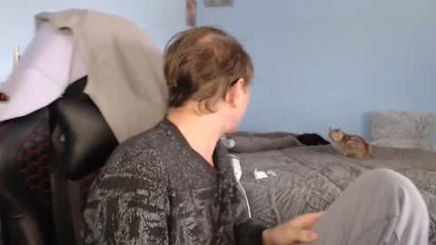 Snapshot of swetieecharmm chatting on 01-15-26, 12:10 Cat online show from 01-15-26, 12:10