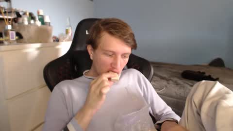 Snapshot of swetieecharmm chatting on 02-28-26, 09:54 Cat online show from 02-28-26, 09:54