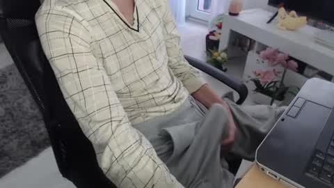 SwetLittleBoy4u online show from 11-24-25, 08:47