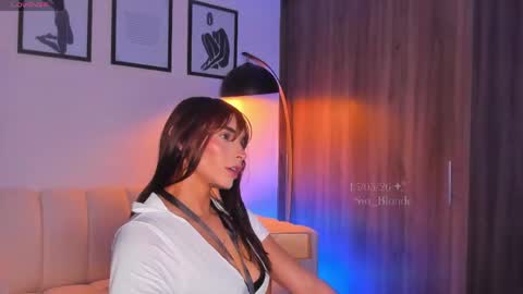 Snapshot of swt_blonde chatting on 05-15-26, 11:45 Ambar online show from 05-15-26, 11:45