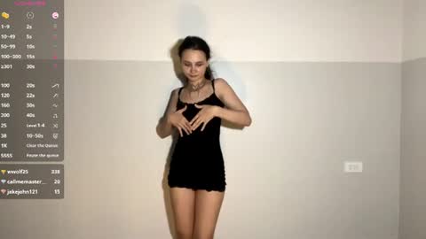 Snapshot of syblebracht chatting on 07-28-26, 11:17 Heeey online show from 07-28-26, 11:17