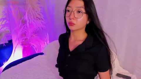 Snapshot of sydney_miller_ chatting on 06-17-26, 12:24 Sydney online show from 06-17-26, 12:24