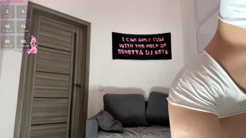 Mona online show from 03-18-26, 05:05