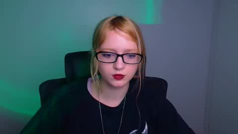 Snapshot of syfer_loon chatting on 11-28-25, 06:27 Syfer online show from 11-28-25, 06:27