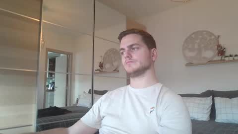 Snapshot of syl092 chatting on 12-02-24, 02:30 syl092 online show from 12-02-24, 02:30