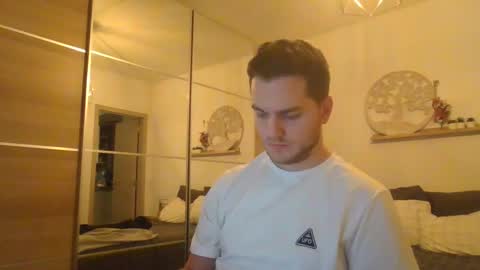 Snapshot of syl092 chatting on 12-04-24, 04:27 syl092 online show from 12-04-24, 04:27