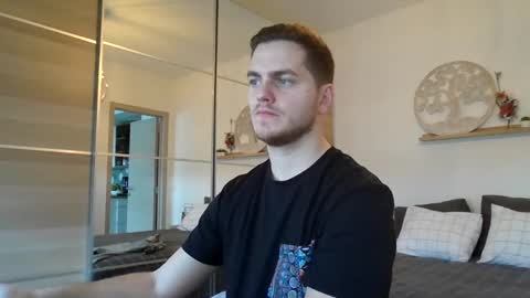 Snapshot of syl092 chatting on 01-06-25, 09:41 syl092 online show from 01-06-25, 09:41