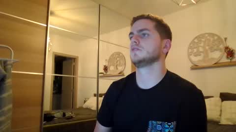 Snapshot of syl092 chatting on 01-06-25, 04:23 syl092 online show from 01-06-25, 04:23