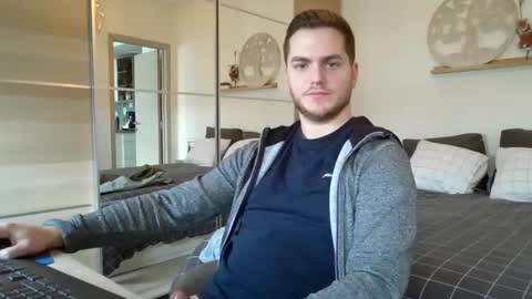 Snapshot of syl092 chatting on 01-08-25, 11:54 syl092 online show from 01-08-25, 11:54