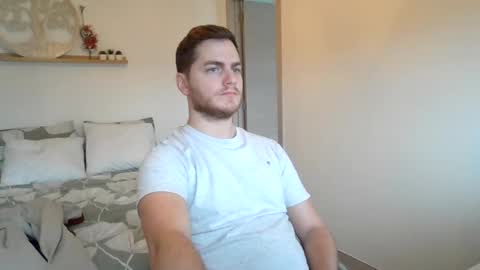 Snapshot of syl092 chatting on 01-18-25, 02:12 syl092 online show from 01-18-25, 02:12