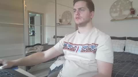 Snapshot of syl092 chatting on 02-05-25, 10:08 syl092 online show from 02-05-25, 10:08