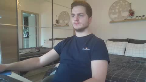 Snapshot of syl092 chatting on 02-13-25, 01:05 syl092 online show from 02-13-25, 01:05