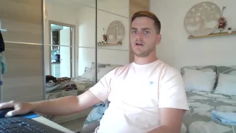 Snapshot of syl092 chatting on 09-22-25, 12:29 syl092 online show from 09-22-25, 12:29