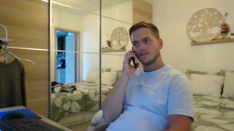 Snapshot of syl092 chatting on 09-25-25, 04:00 syl092 online show from 09-25-25, 04:00