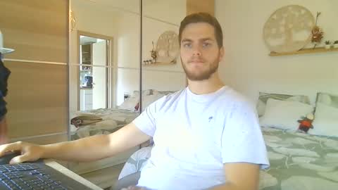 Snapshot of syl092 chatting on 10-20-25, 11:54 syl092 online show from 10-20-25, 11:54