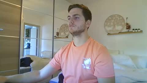 Snapshot of syl092 chatting on 11-08-25, 10:37 syl092 online show from 11-08-25, 10:37