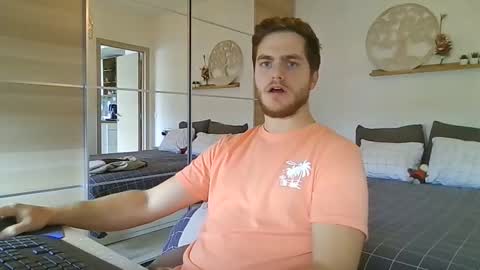 Snapshot of syl092 chatting on 11-24-25, 12:27 syl092 online show from 11-24-25, 12:27