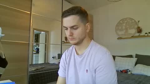 Snapshot of syl092 chatting on 12-01-25, 10:42 syl092 online show from 12-01-25, 10:42