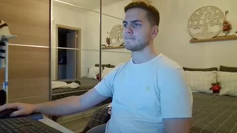 Snapshot of syl092 chatting on 12-05-25, 03:52 syl092 online show from 12-05-25, 03:52