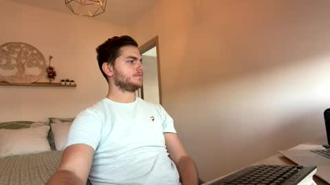 Snapshot of syl092 chatting on 01-19-26, 01:15 syl092 online show from 01-19-26, 01:15