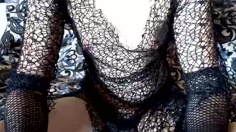 Snapshot of sylexia_stf chatting on 10-17-25, 06:43 Sylexia online show from 10-17-25, 06:43