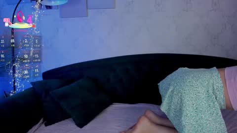 Snapshot of sylviarussell chatting on 09-09-25, 05:40 Sylvia online show from 09-09-25, 05:40