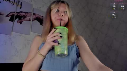 Snapshot of sylviarussell chatting on 10-09-25, 07:06 Sylvia online show from 10-09-25, 07:06