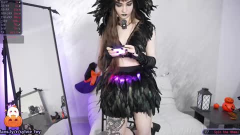 Sylvie online show from 10-20-25, 11:16