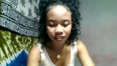 Snapshot of sylviette chatting on 05-27-26, 11:51 Sylviette online show from 05-27-26, 11:51