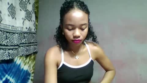 Snapshot of sylviette chatting on 05-28-26, 12:13 Sylviette online show from 05-28-26, 12:13